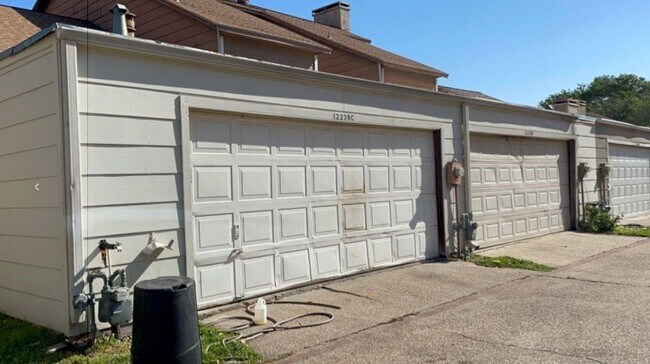Building Photo - 12239 W Village Dr