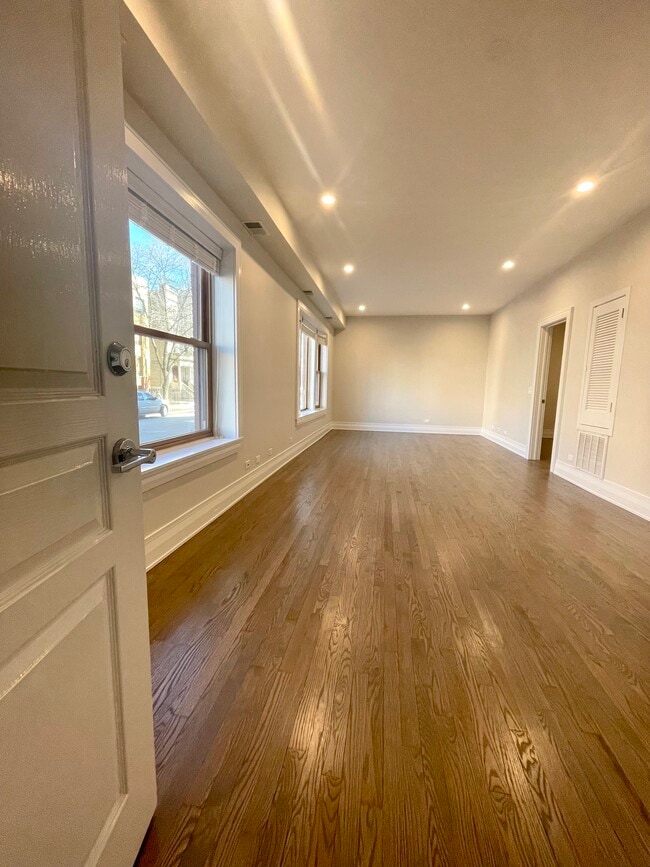 Building Photo - 2539 W Iowa St