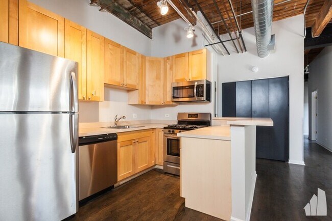 Building Photo - 2014 W Wabansia Ave