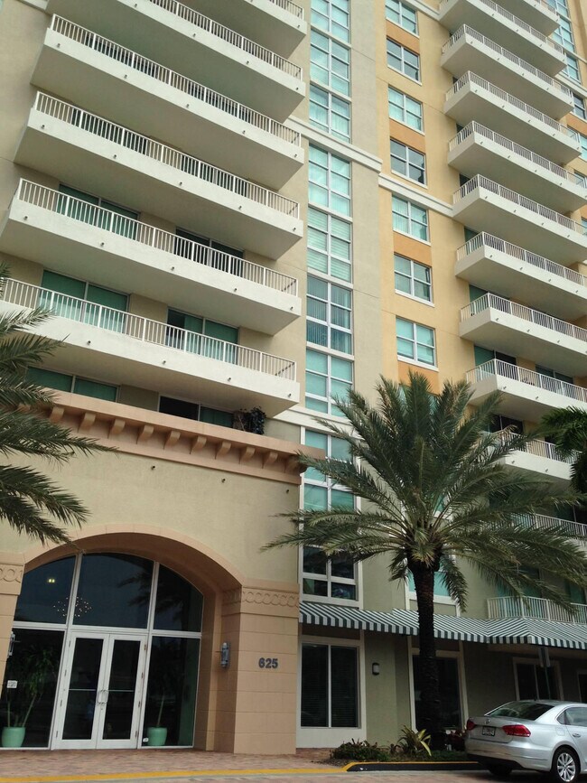Building Photo - 625 Casa Loma Blvd