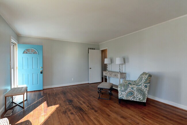 Foto del edificio - 1601 Cromwell Ct
