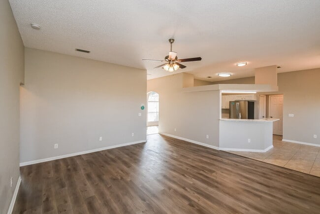 Building Photo - 2711 Ravine Hill Dr