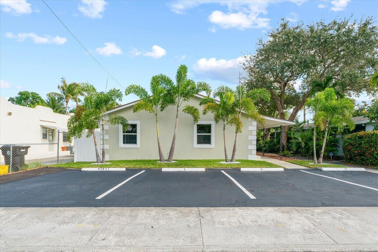 Primary Photo - 414 Ocean Breeze St