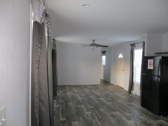 Building Photo - 9 Halfmoon Cir