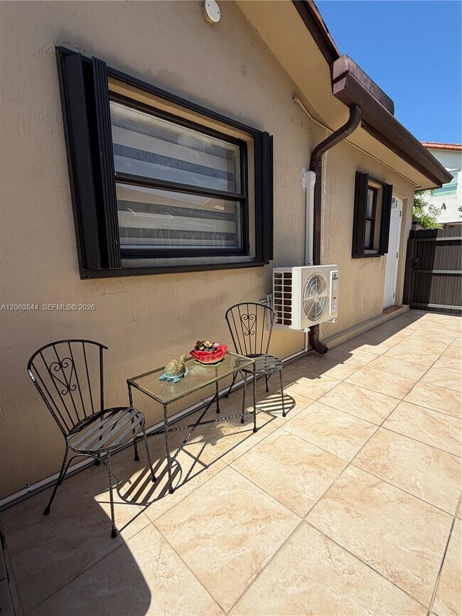 Building Photo - 10903 SW 146th Ct