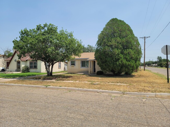 Building Photo - 1327 S Avenue C