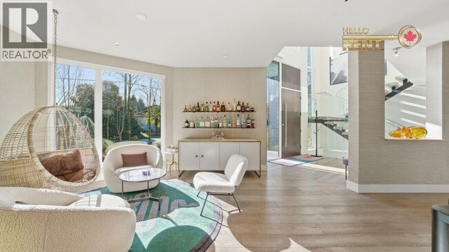 Building Photo - 2710 Crescentview Dr