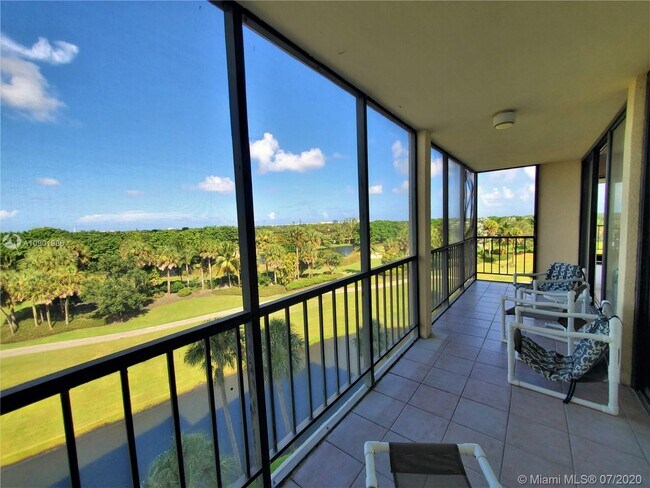 Building Photo - 6797 Willow Wood Dr