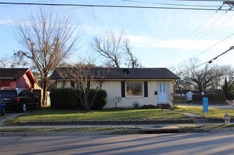 Building Photo - 104 E 6th St