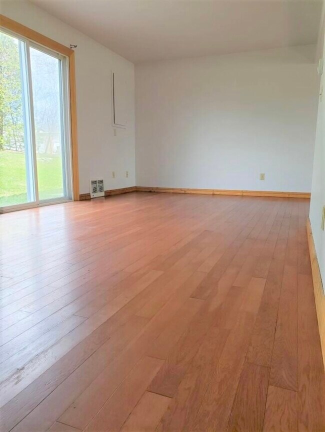 202 Meadowpark Dr, Horicon, WI 53032 Townhome Rentals in Horicon WI