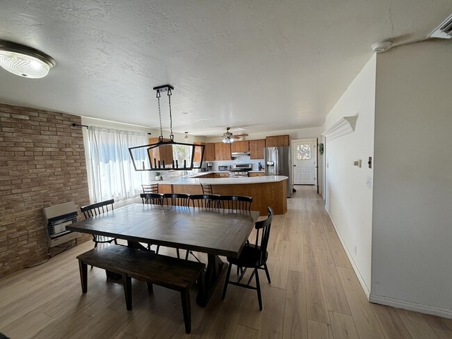 Foto del edificio - 2020 N Blue Mountain Rd