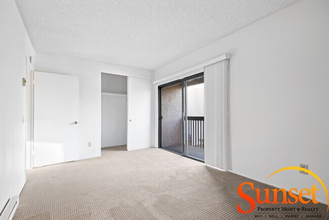 Building Photo - 9415 Gold Coast Dr