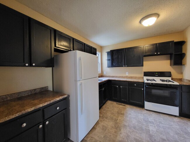 Foto del edificio - 4 Bedroom, 2 bathroom home!