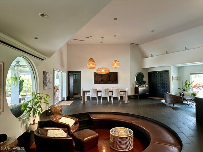 Foto del edificio - 387 Hidden Valley Dr