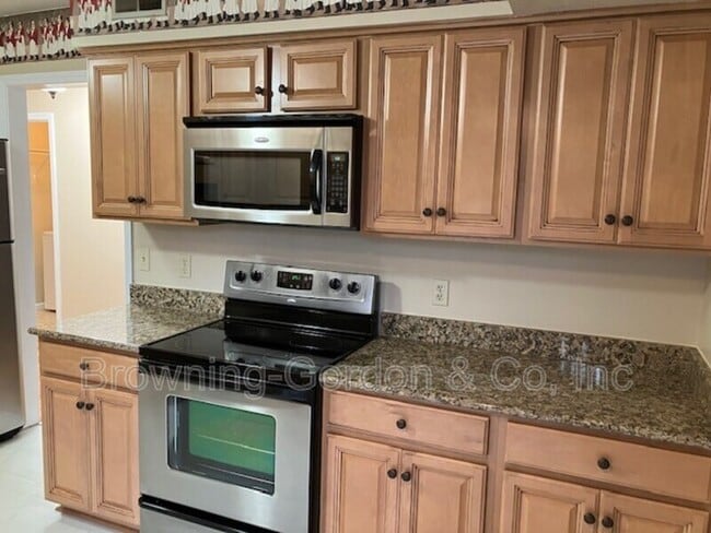 Building Photo - 155 Hillsboro Pl