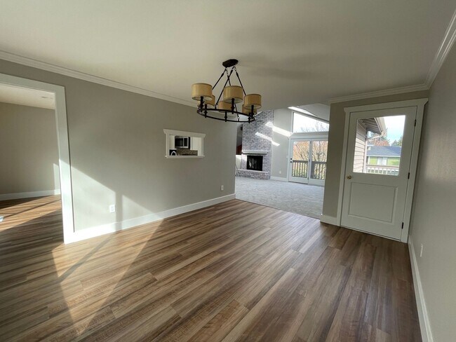 Foto del edificio - Fantastic Fairwood Home - Impressive interiors and lots of space