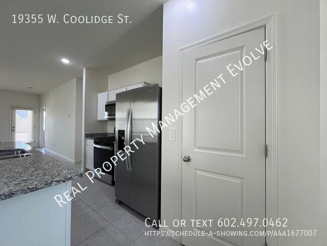 Foto del edificio - MOVE-IN SPECIAL!! TWO WEEKS FREE!!