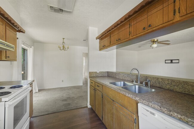 Foto del edificio - 217 Lazy Ln