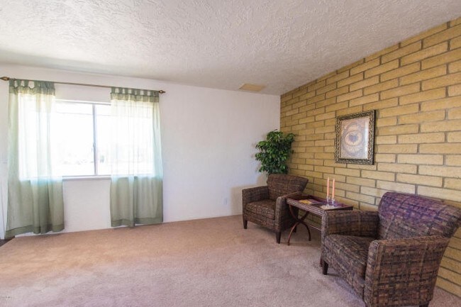 Building Photo - 665 Aircleta Dr