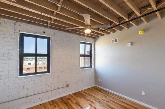 Foto del edificio - 116 N 4th St