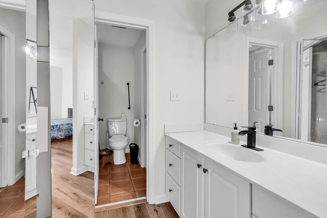 Foto del edificio - Don't miss out on this gorgeous 3 bedroom 2.5 bath home nestled in the prestigious gated communit...