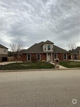 Building Photo - 3310 Silver Oaks Dr