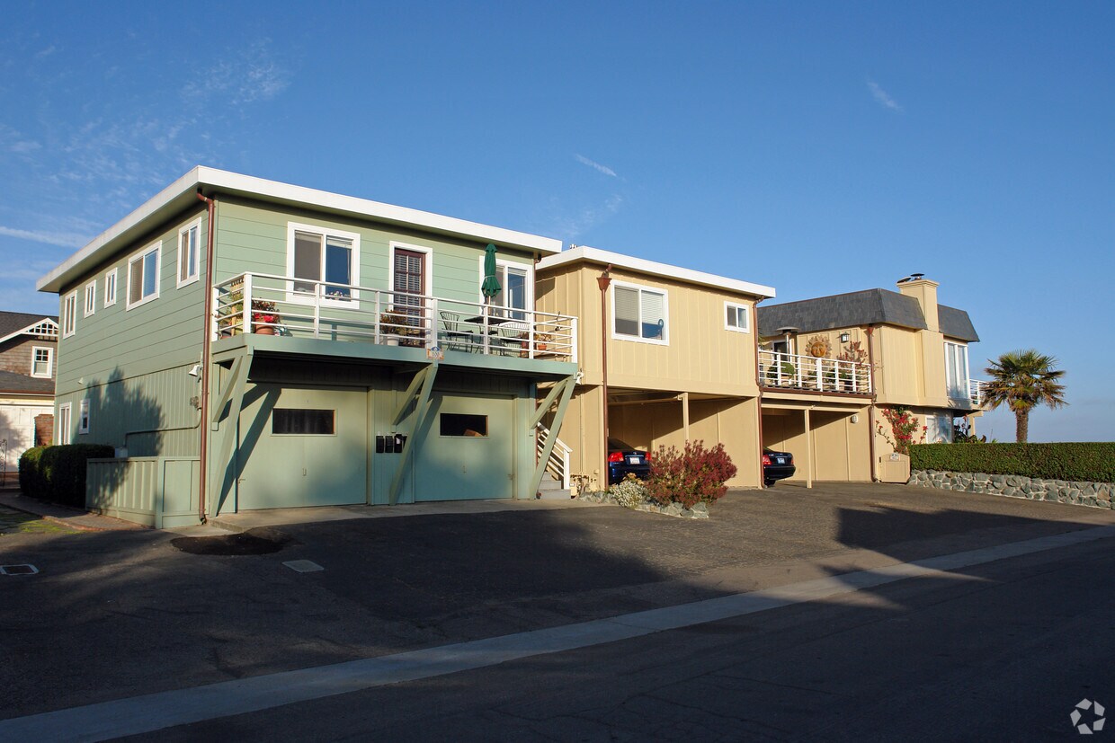 100 Oakland Ave, Capitola, CA 95010 Apartments in Capitola, CA