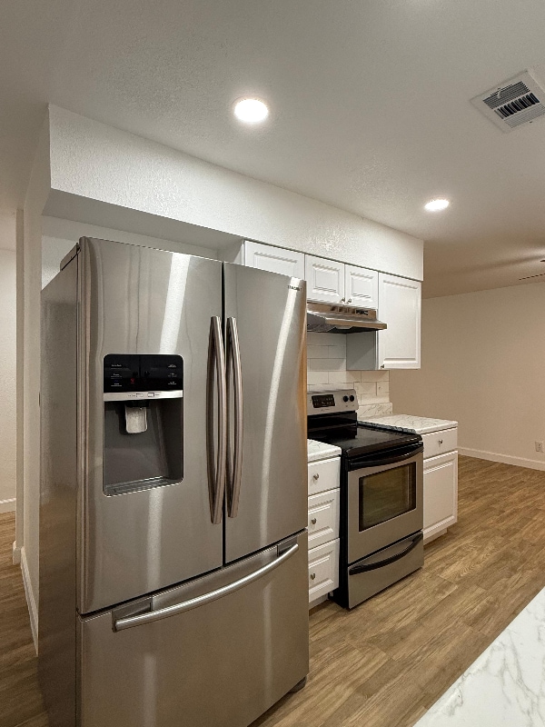 Building Photo - 219 Serna Park