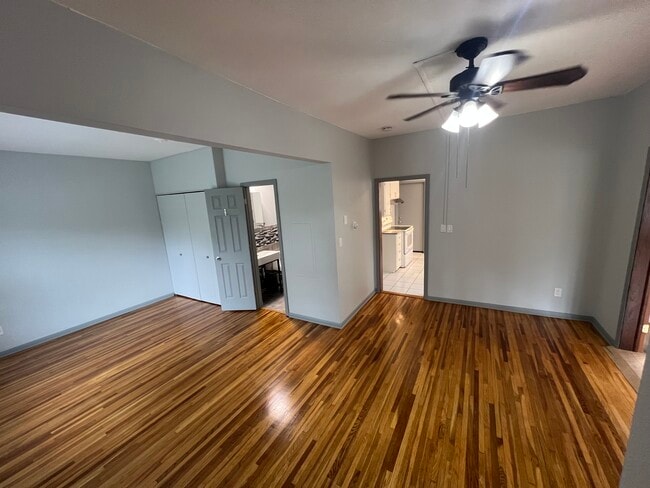 Foto del edificio - 1722 Broadway St N