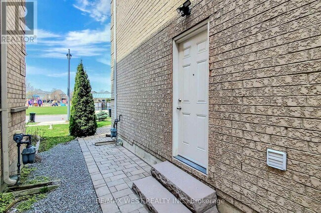 Building Photo - 179 Summerlyn Trail