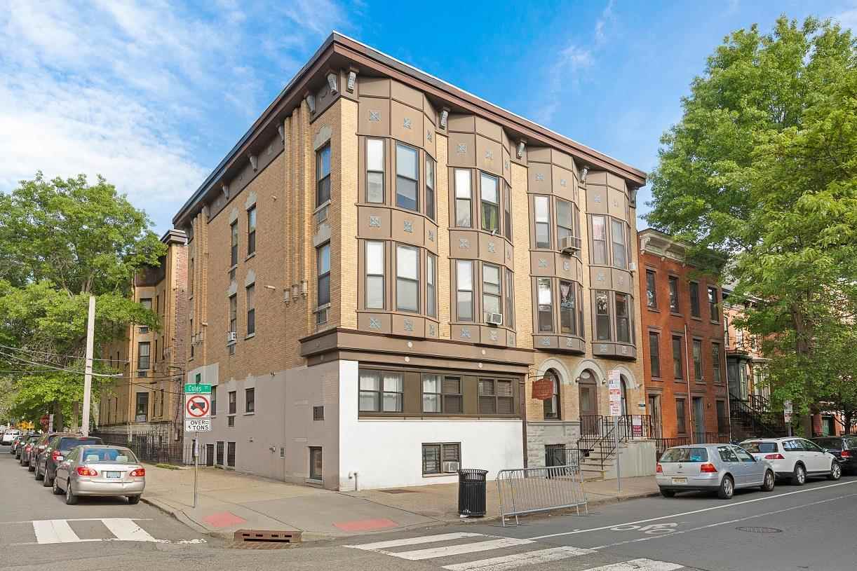 Primary Photo - 168 Coles St
