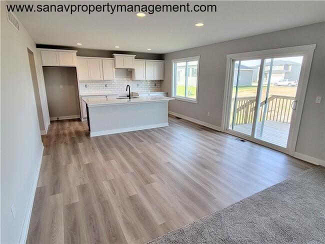 Foto del edificio - Brand New 4-BR Home- Perfect Norwalk Living!