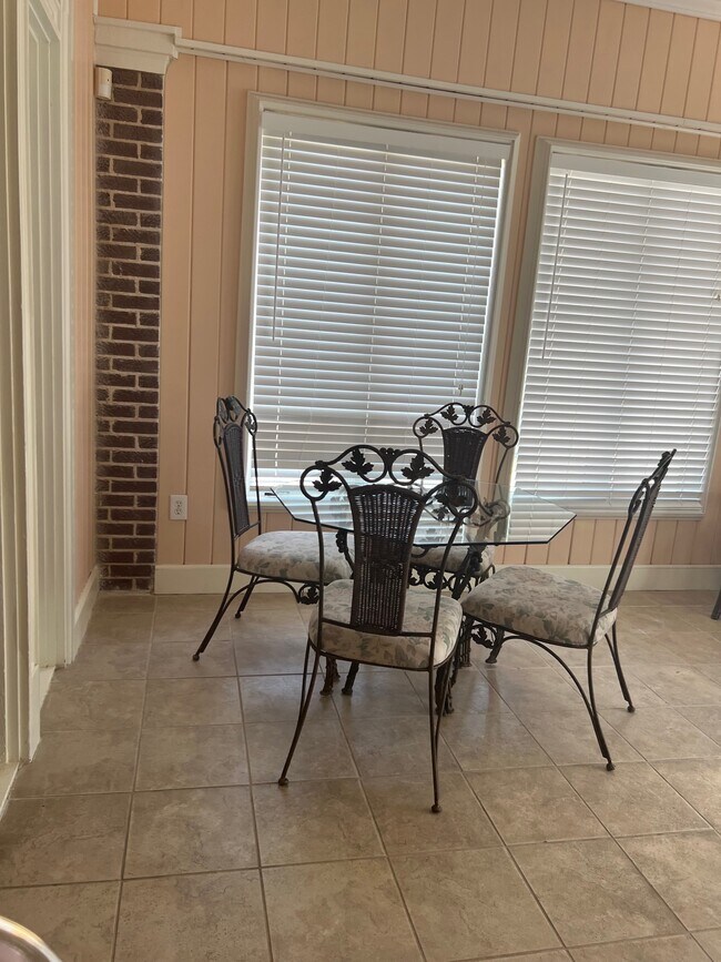 133 Hopkins Blvd Unit A, Biloxi, MS 39530 Room for Rent in Biloxi, MS