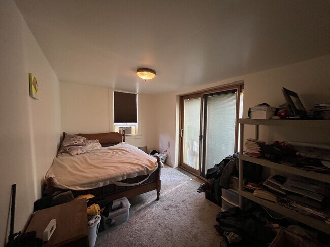 Foto del edificio - 2BR Carriage House Behind 200 Maple Ave – ...