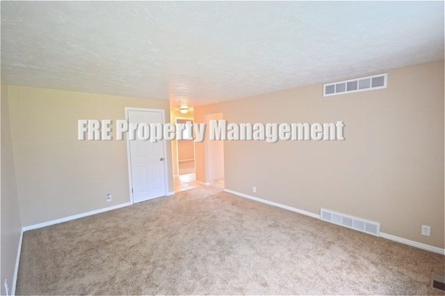 Building Photo - Newly Remodeled 2 Bedroom Millcreek Home