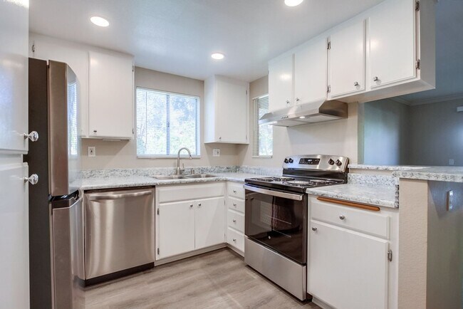 Building Photo - Beautiful one bedroom, one bathroom, lower...
