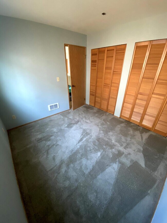 Foto del edificio - 3429 Burke Ave N #35 - 1 bedroom