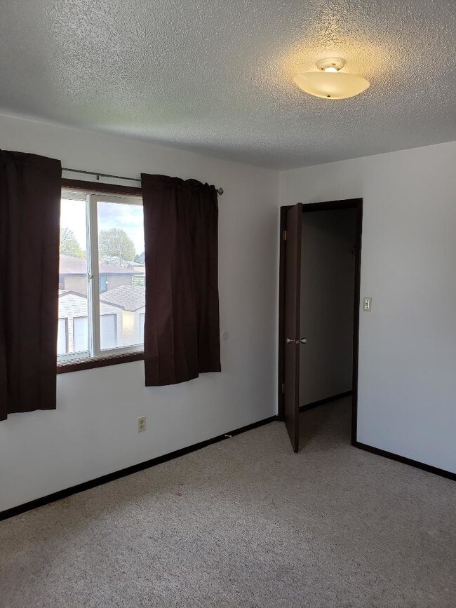 Building Photo - 3539 Pheasant Ln