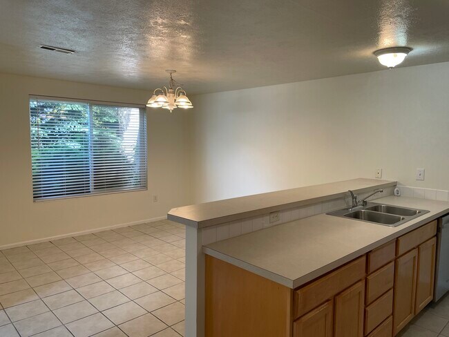 Foto del edificio - 8948 N Pamela St