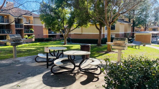 Foto del edificio - 10655 Lemon Ave