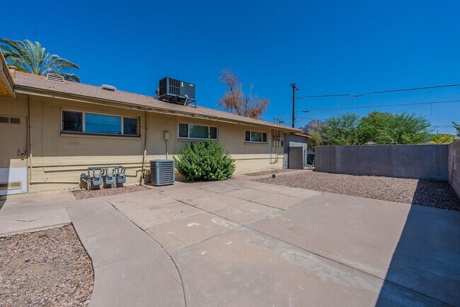 Foto del edificio - 6845 N 15th St