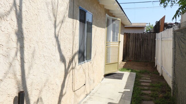 Foto del edificio - Single level duplex 2 br 1 ba in Chula Vista CA