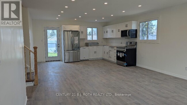 Building Photo - 20 Meadowland Ave