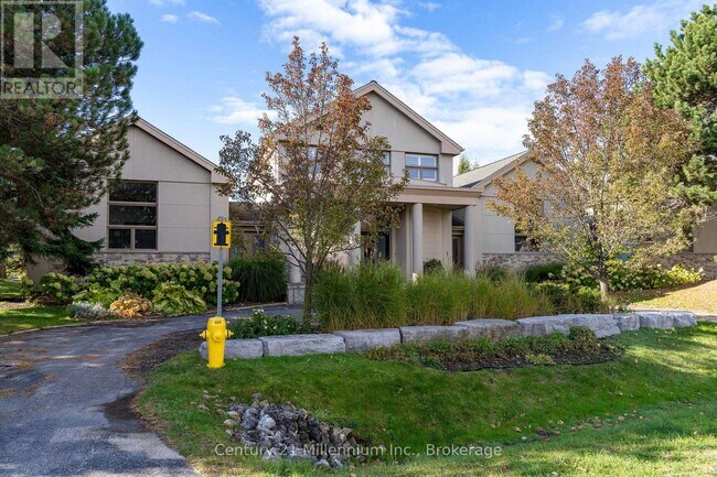 Photo du bâtiment - 160 Grand Cypress Ln
