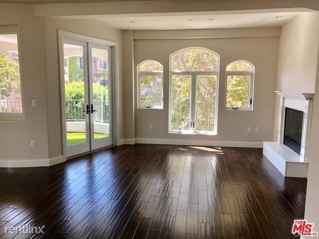 Building Photo - 3 br, 2 bath House - 320 S Swall Dr Apt 3