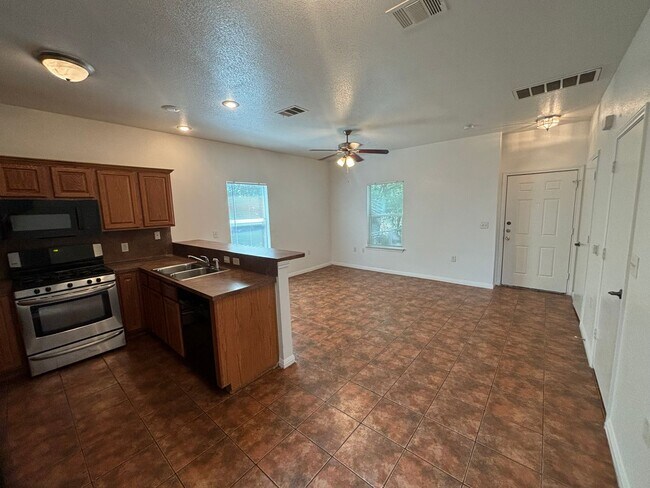 Building Photo - 1703  Deloney St