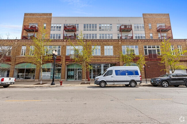 Building Photo - 1225 W Morse Ave