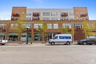 Building Photo - 1225 W Morse Ave