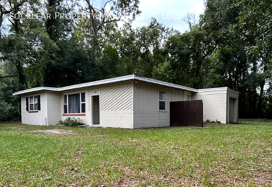 Building Photo - Beautifully Remodeled 4-Bedroom Home with ...