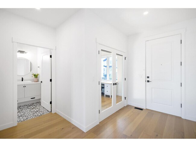 Photo du bâtiment - 19677 75B Ave